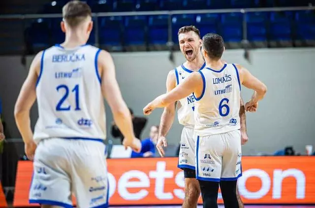 Principinis „Neptūno“ krepšininkų mūšis: neapsieita be karštų emocijų ir techninių pražangų