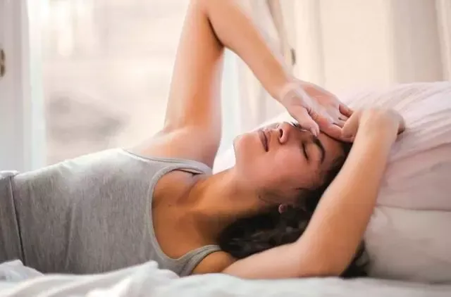 Miego trūkumas trumpina gyvenimą: kodėl net viena naktis be miego yra pavojinga